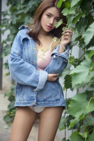 美女抠逼喷水视频_高清在线观看完整版