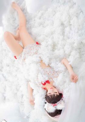 欧美风女装海报_720免费全集观看