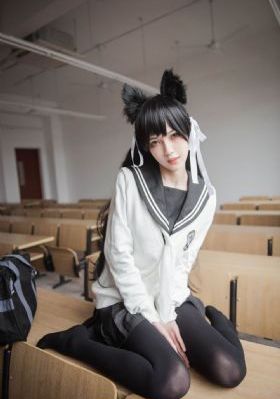 欧美包臀连衣裙街拍_BD英语免费在线观看